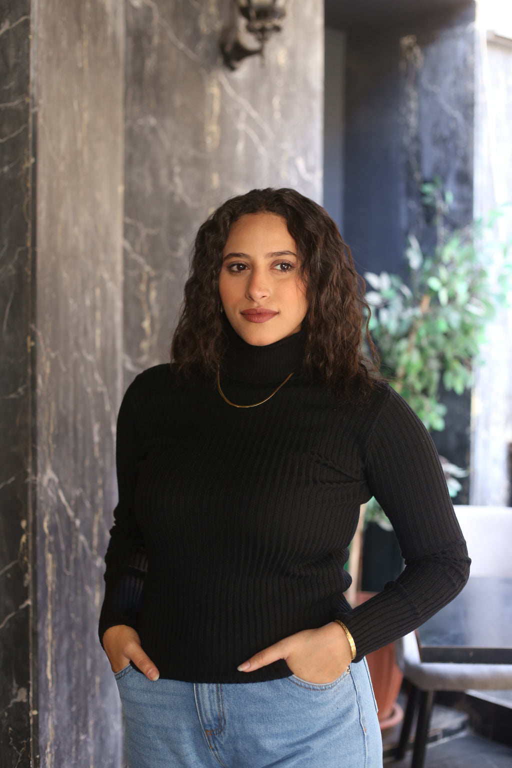 Black basic pullover