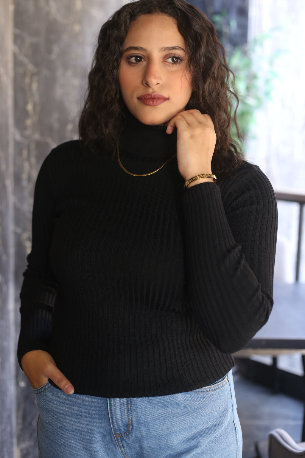 Black basic pullover